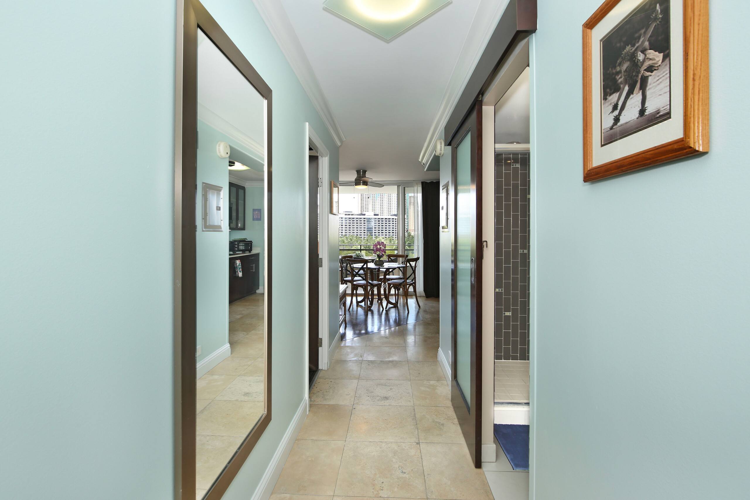 Condo in Honolulu · ★4.75 · 2 bedrooms · 4 beds · 1 private bath - Image 9