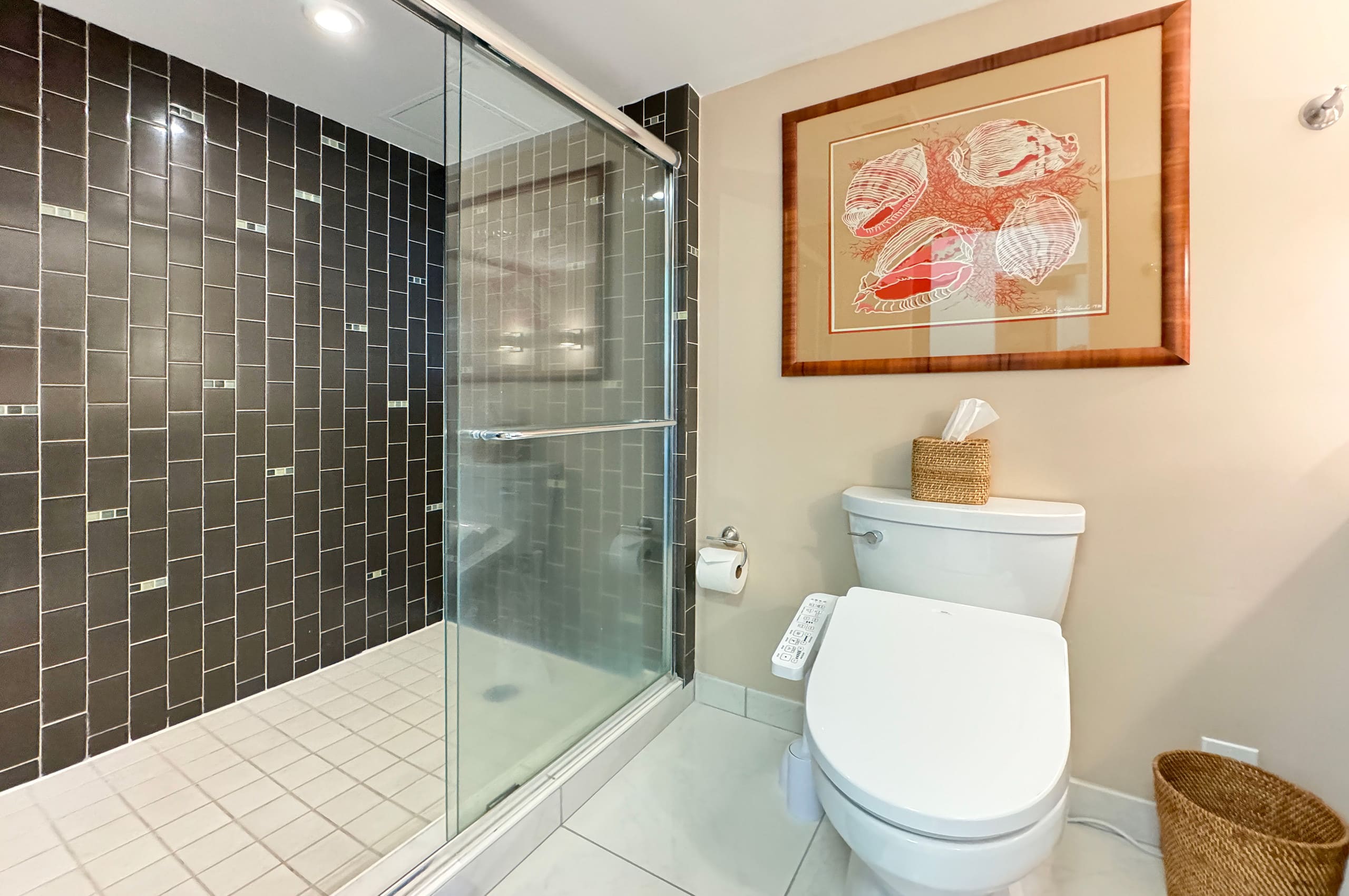 Condo in Honolulu · ★4.75 · 2 bedrooms · 4 beds · 1 private bath - Image 21
