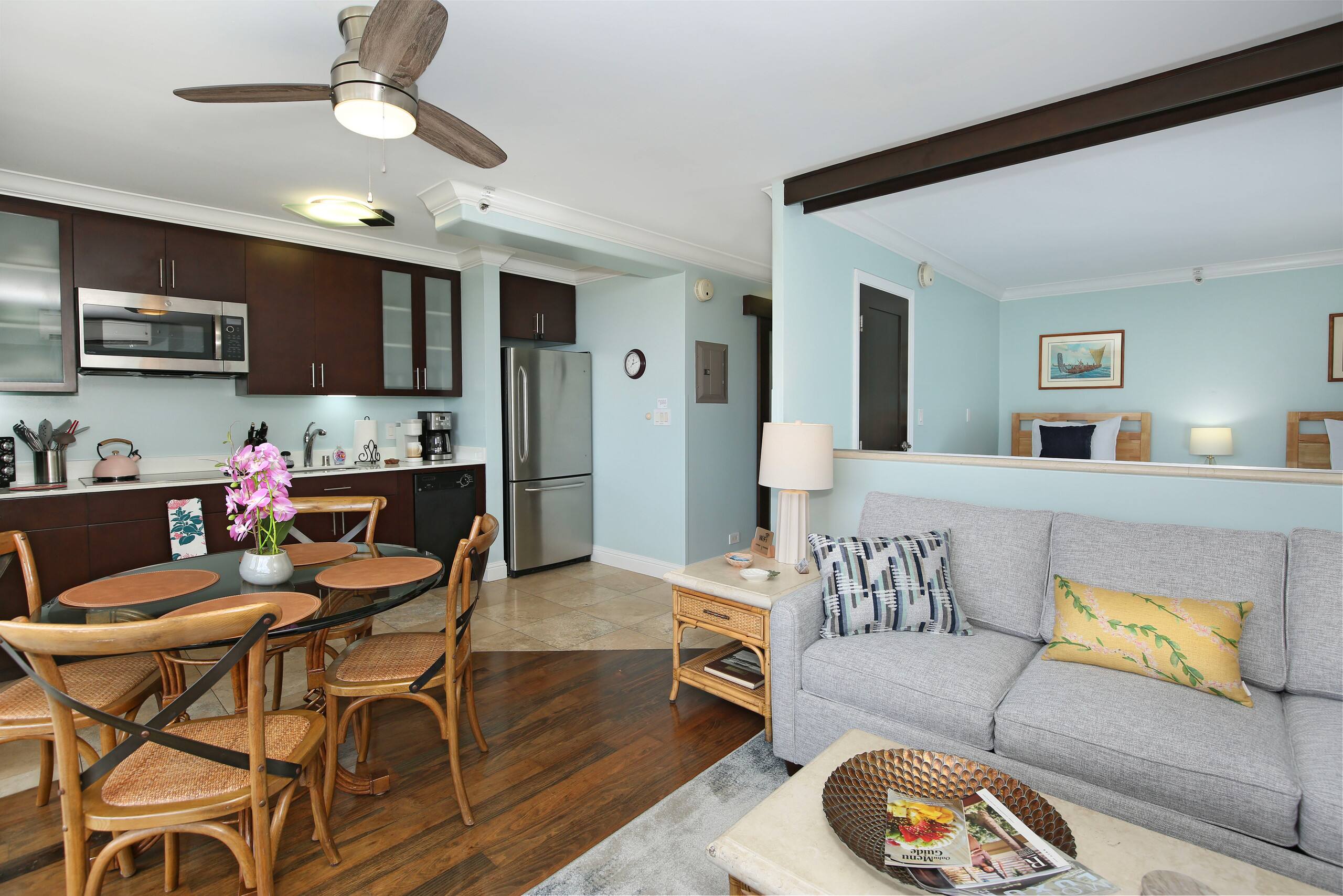 Condo in Honolulu · ★4.75 · 2 bedrooms · 4 beds · 1 private bath - Image 5