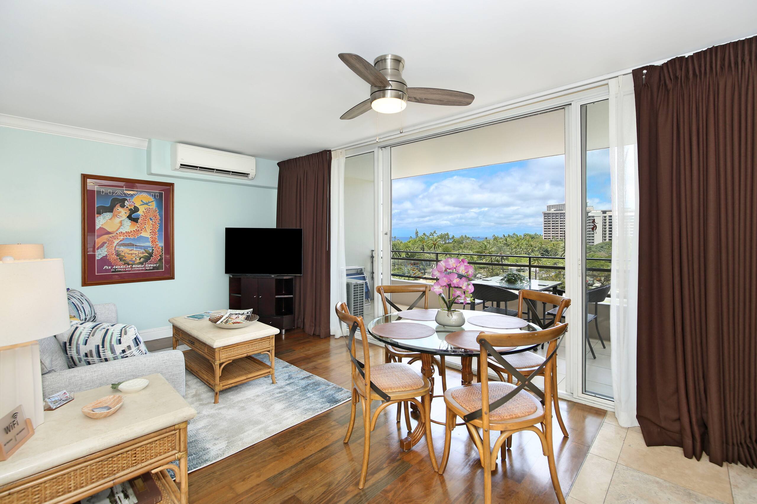 Condo in Honolulu · ★4.75 · 2 bedrooms · 4 beds · 1 private bath - Image 4