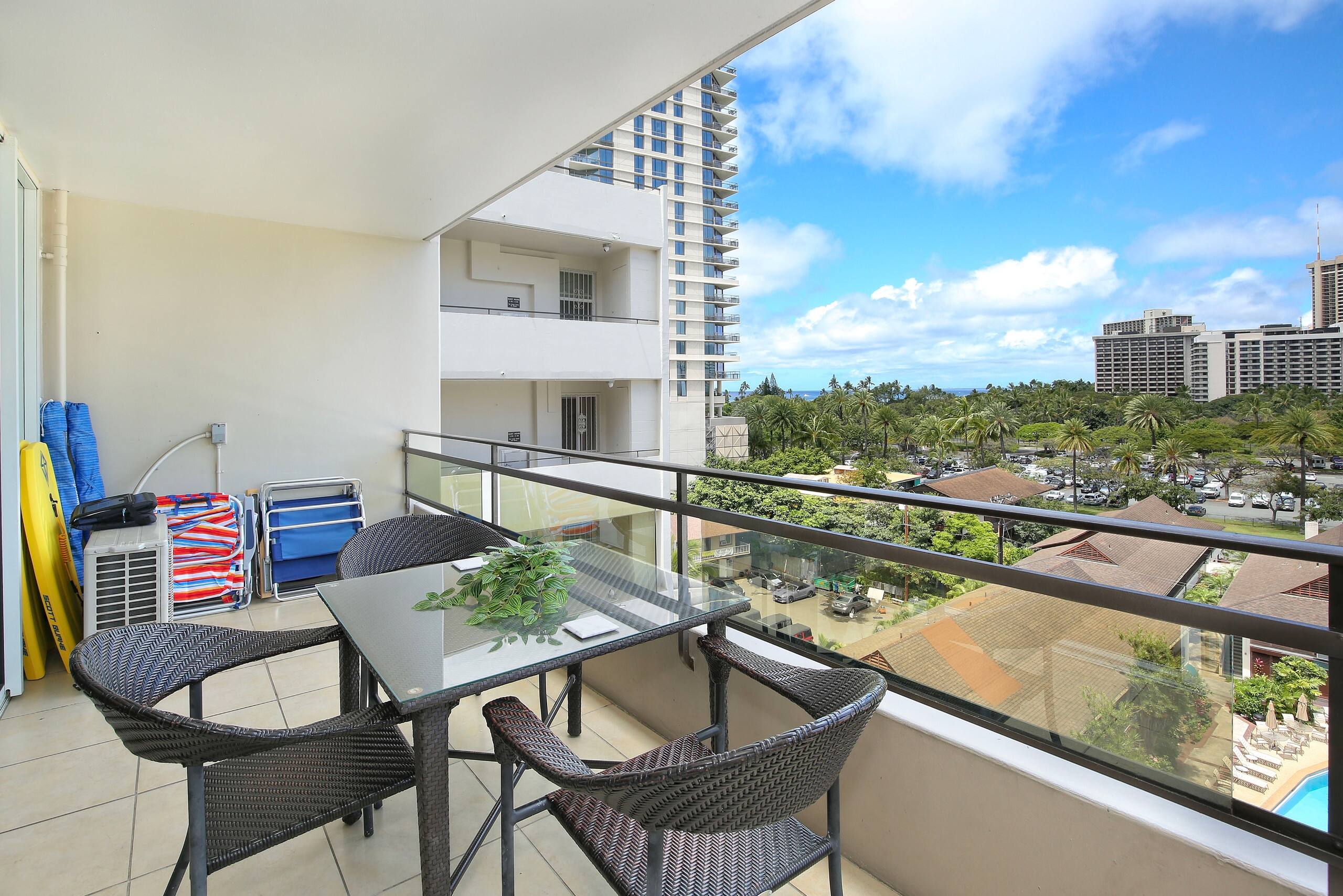 Condo in Honolulu · ★4.75 · 2 bedrooms · 4 beds · 1 private bath - Image 24
