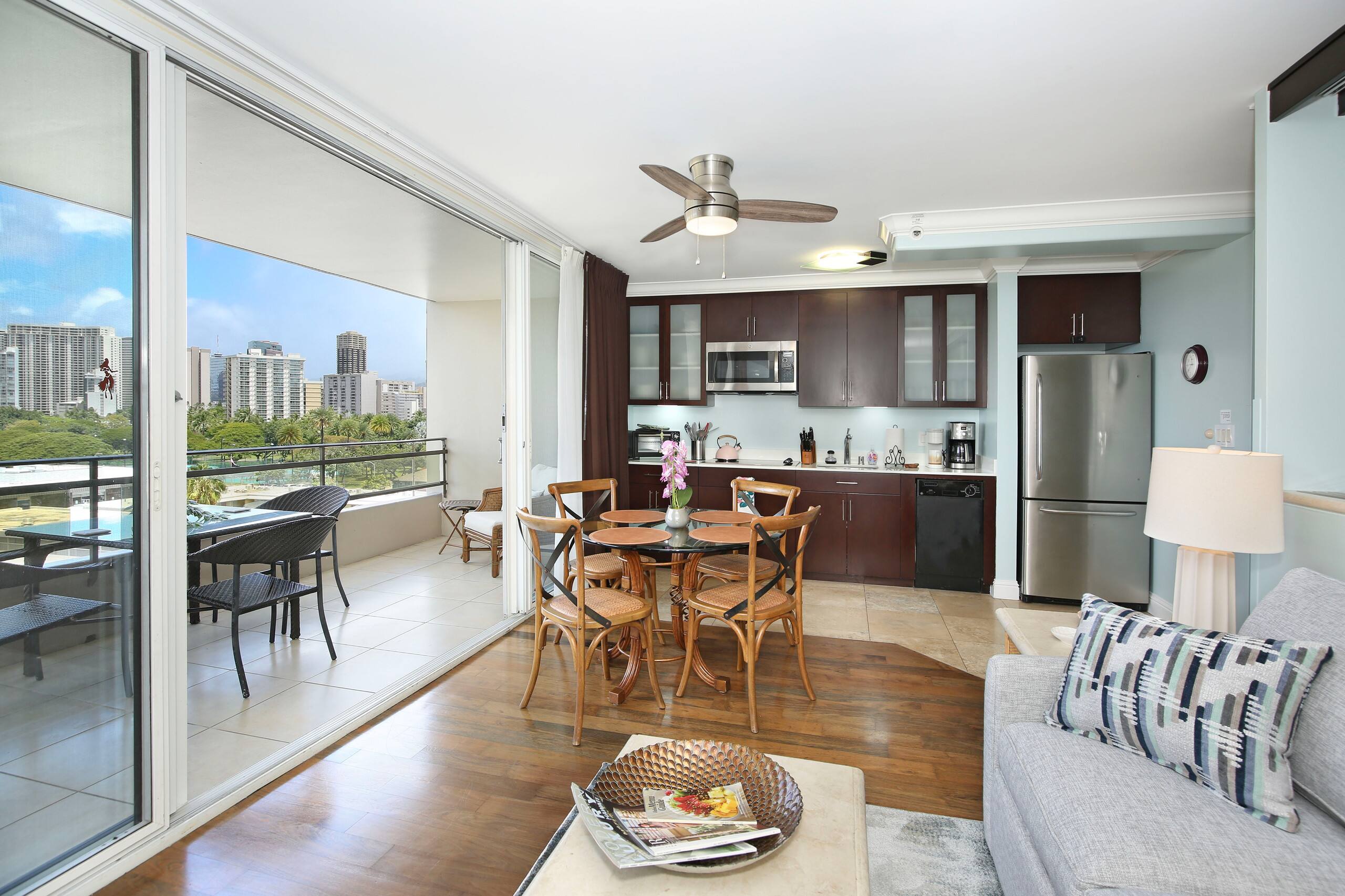 Condo in Honolulu · ★4.75 · 2 bedrooms · 4 beds · 1 private bath - Image 14
