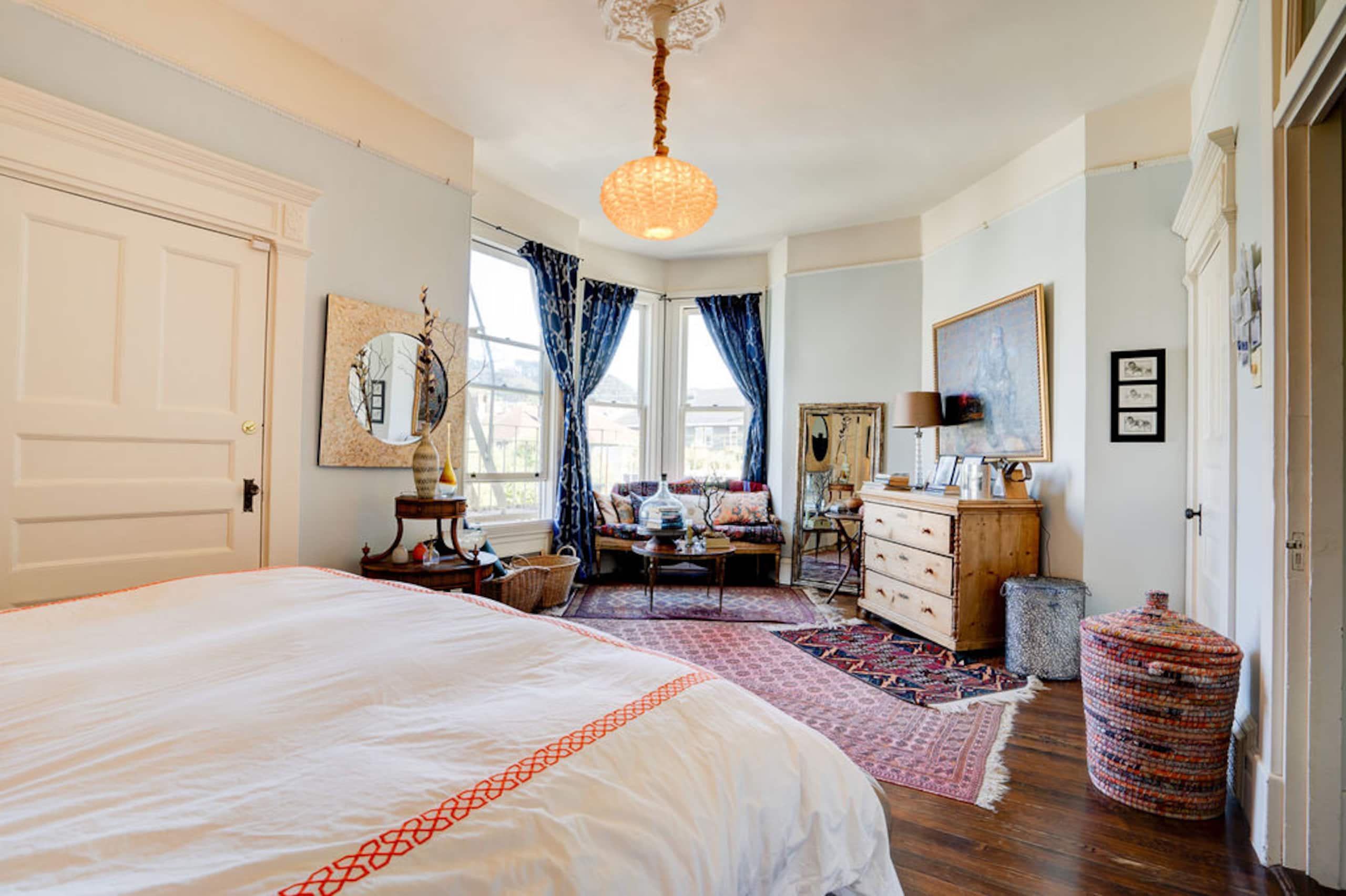 Home in San Francisco · ★4.95 · 4 bedrooms · 4 beds · 3 baths - Image 15