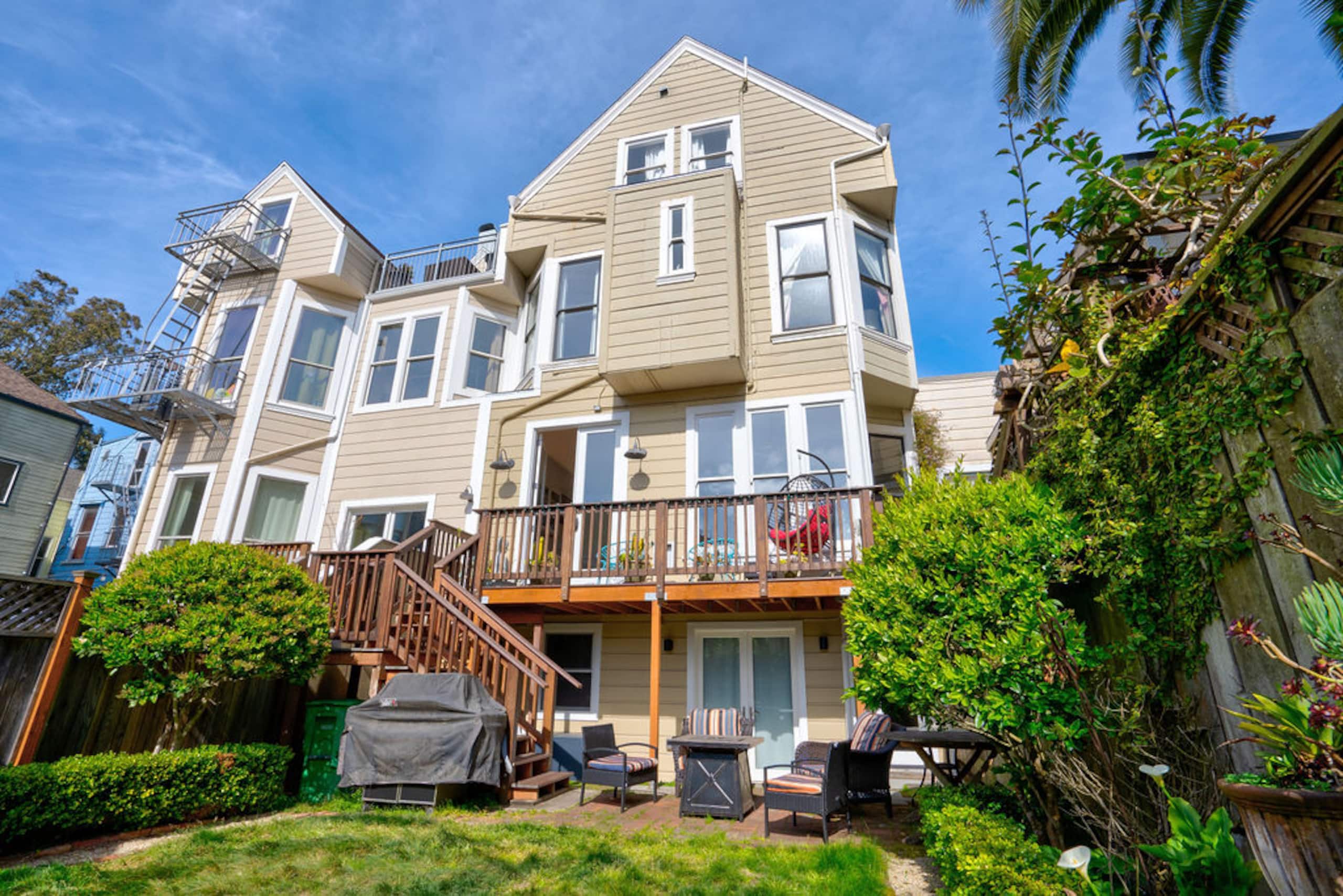Home in San Francisco · ★4.95 · 4 bedrooms · 4 beds · 3 baths - Image 33