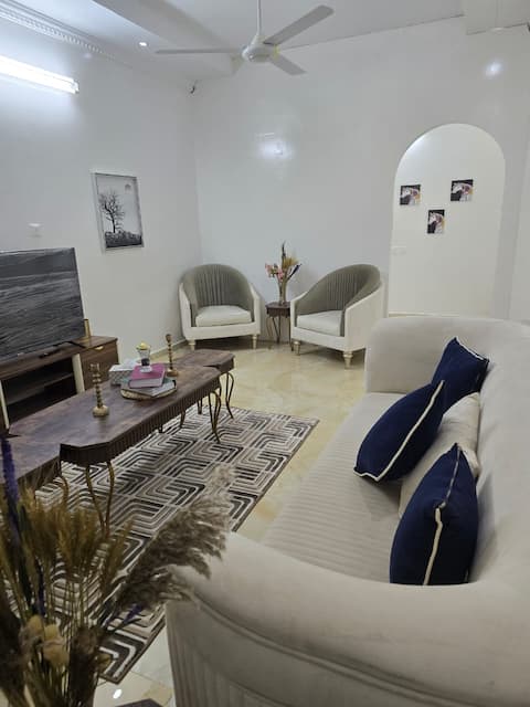 Two-bedroom apartment and a distinctive hall in Jizan - self check-in