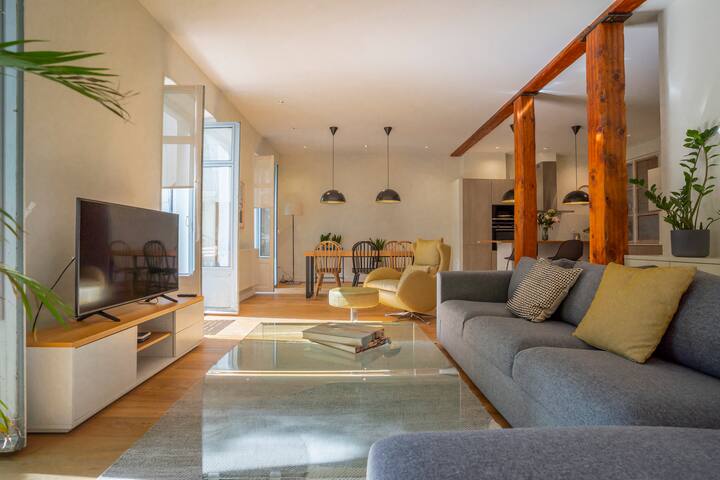 Spacious & Unique Getaway Close to Beach, Centro gallery image 2