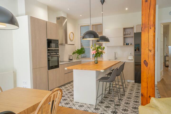 Spacious & Unique Getaway Close to Beach, Centro gallery image 4