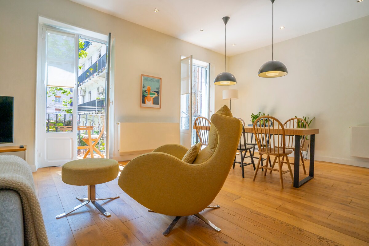 Popular Airbnb listing: Spacious & Unique Getaway Close to Beach, Centro in Donostia San Sebastián