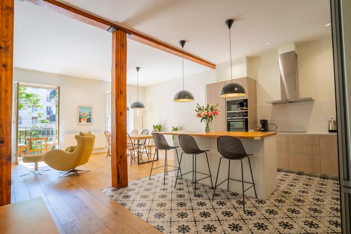 Spacious & Unique Getaway Close to Beach, Centro