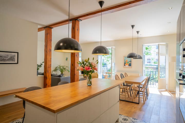 Spacious & Unique Getaway Close to Beach, Centro gallery image 3