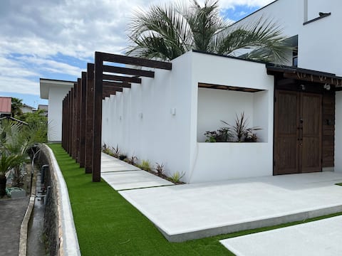 [Ayah]welcomes you at any time.