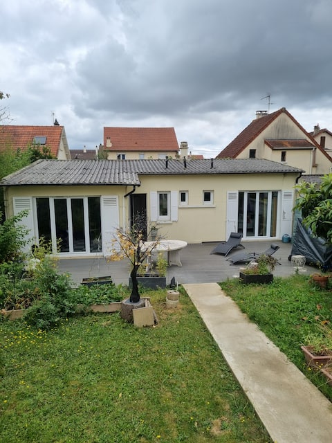 Dependency near Versailles