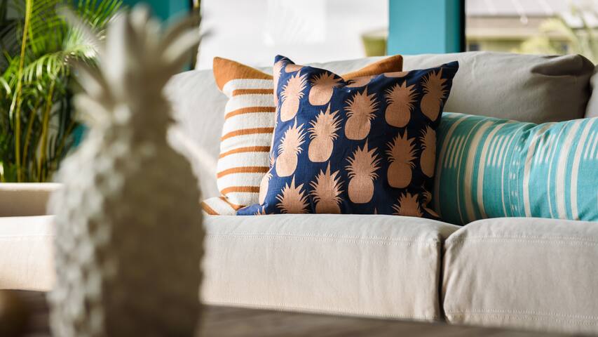 Gated Residence with Panoramic Ocean Sunset Views gallery image 4