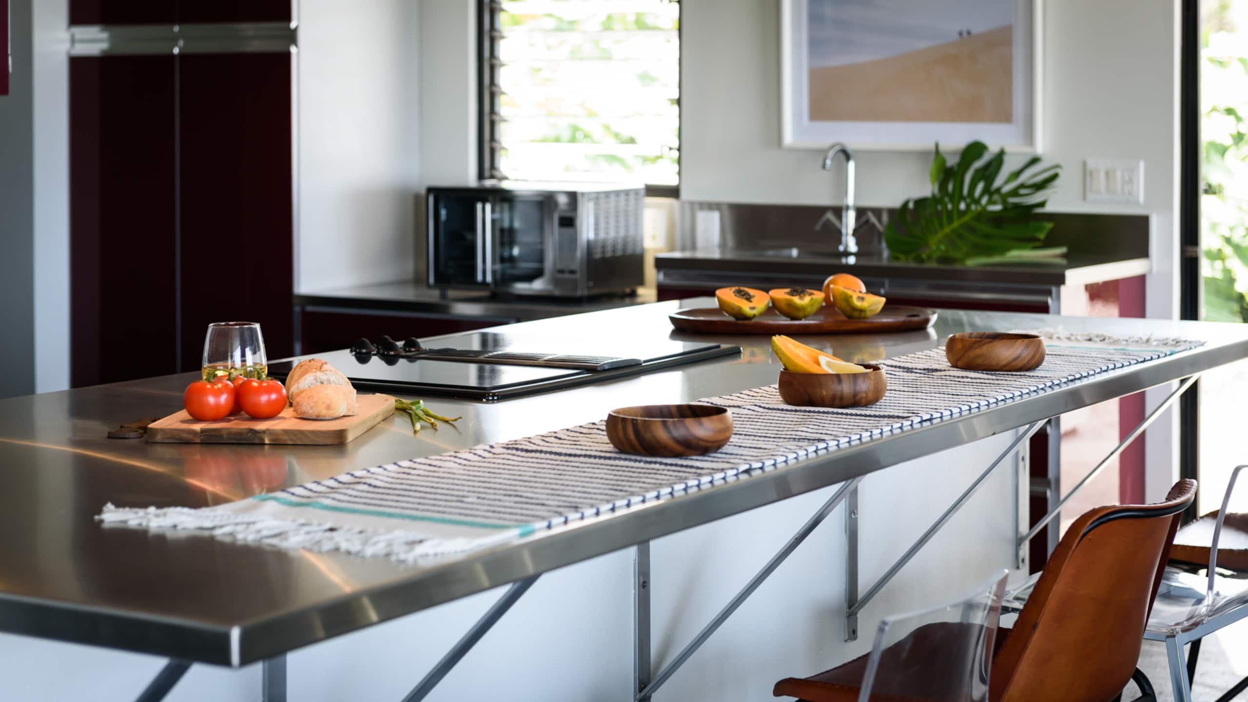 Home in Kailua-Kona · ★4.71 · 5 bedrooms · 7 beds · 4 baths - Image 3