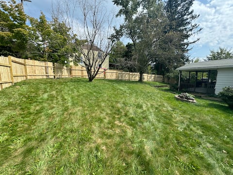 Private home w/ yard, pet friendly, near Downtown