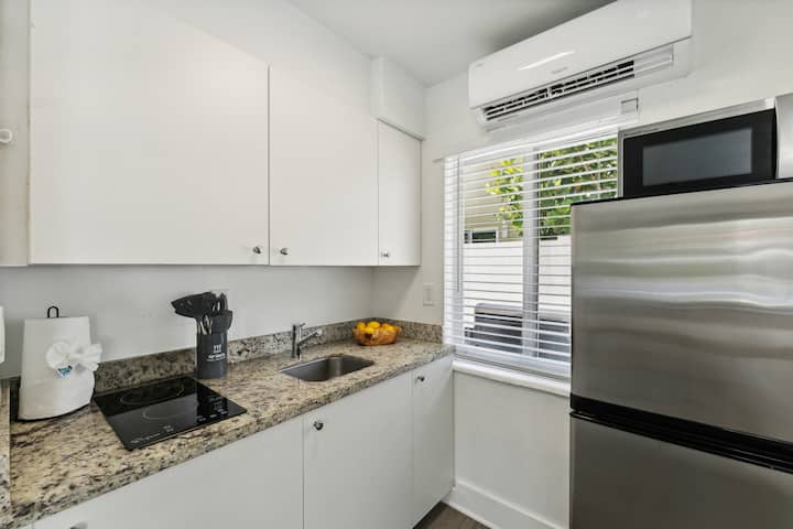 Catalina Palms | Steps To Beach | Heated Pool #8 - Pompano Beach, FL