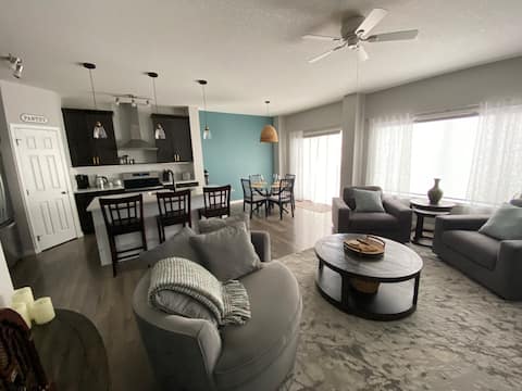 Top performing Airbnb: Cozy home close to the Rockies in Cochrane