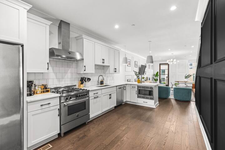 Rooftop Deck & Garage Walk 12 South, Restaurants gallery image 3