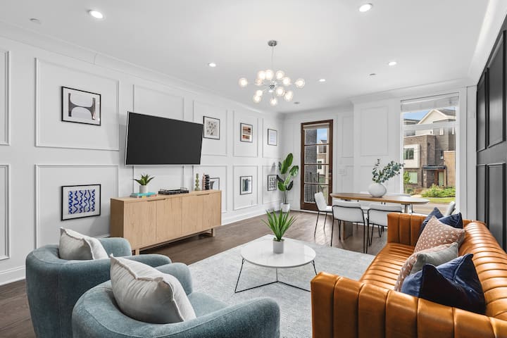 Rooftop Deck & Garage Walk 12 South, Restaurants