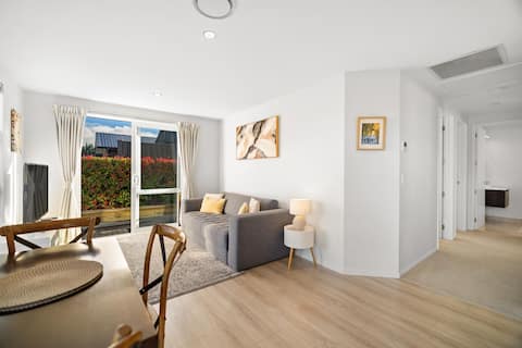 Popular Airbnb listing: Sunny Shotover Guesthouse in Lake Hayes Estate Shotover Country