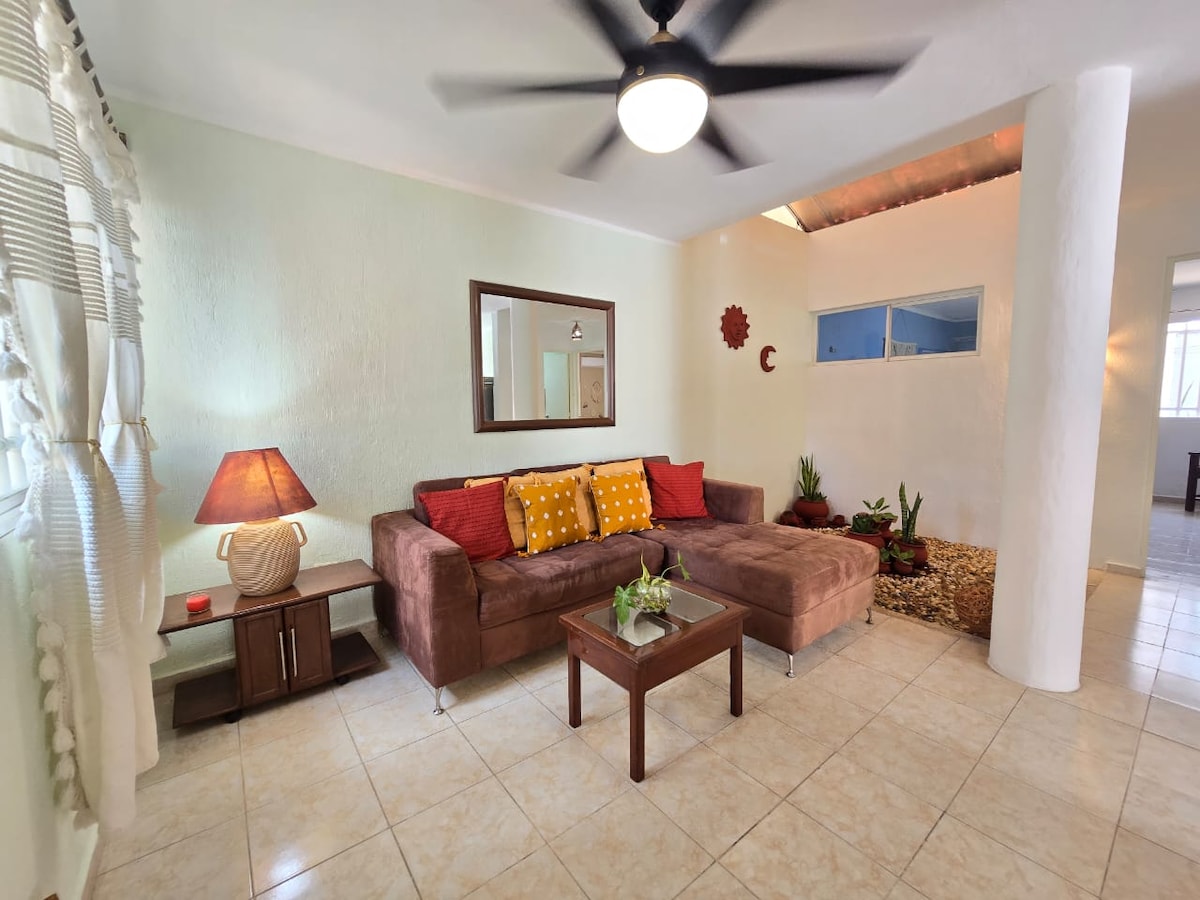 Anuncio de Airbnb popular: Casa Tierra Serena: Close to the Consulate | 21st Century en Fraccionamiento Las Américas Mérida