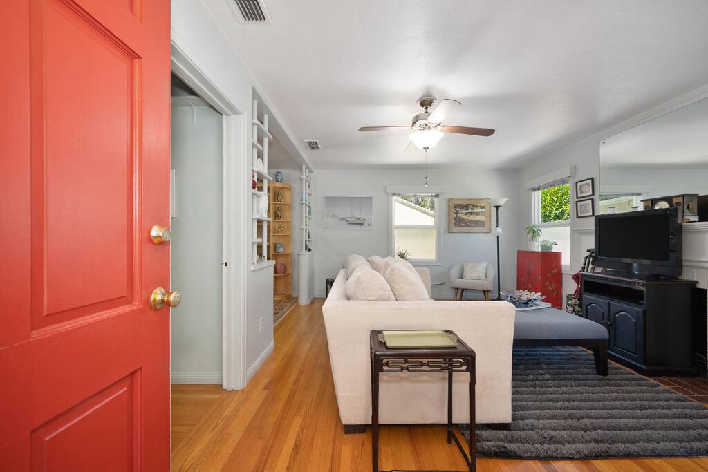 Fun Mid-century duplex in Land Park