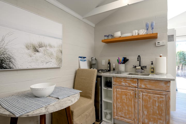 Adorable Mesa Studio - Santa Barbara, CA