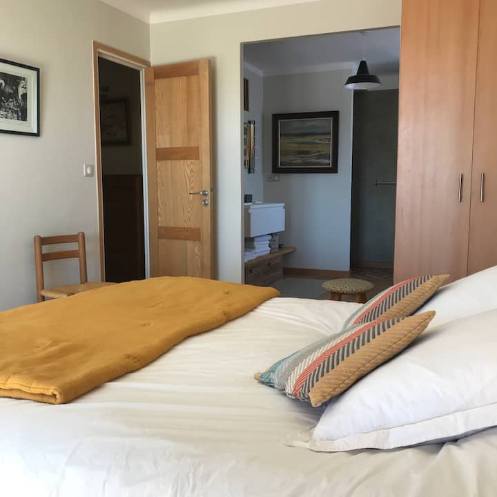 Suite con entrada independiente y baño con ducha