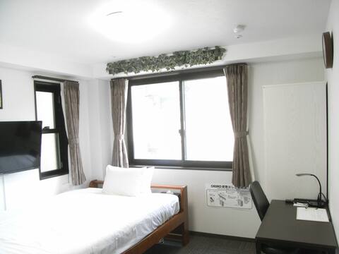 Less than 2 min walk to Sta +12 min to Asakusa ! !