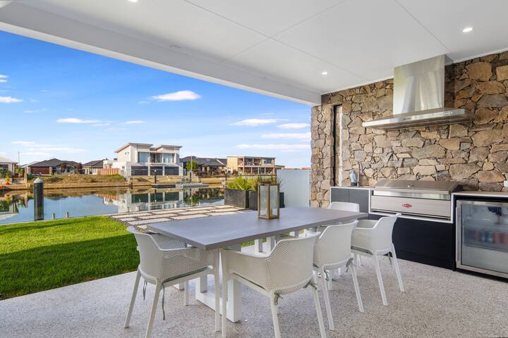 Ultimate Luxury on the waterfront gallery image 5