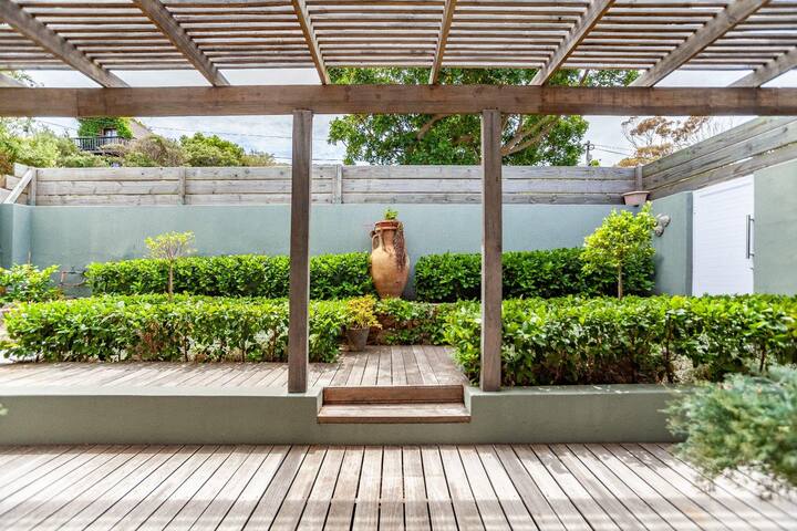 Peaceful Green Oasis with Sea View gallery image 4