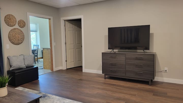 Modern Comfort Riverview Stay - Decorah, IA