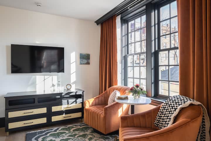 Room 4 At Hotel Thaxter - Portsmouth, NH