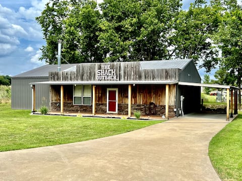 Cabin with Big Shop & RV hookup! Bring your toys!