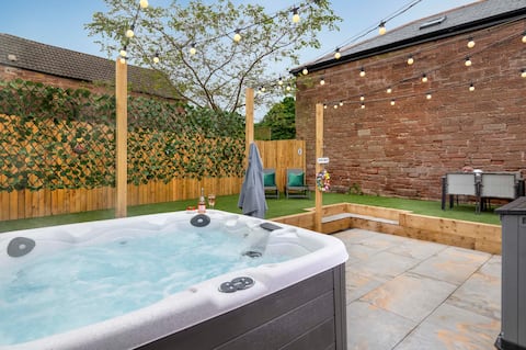 5 star Cottage with hot tub. 2 bed.