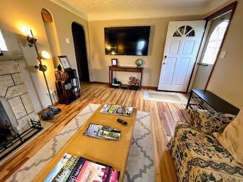 Popular Airbnb listing: CLE Garden Retreat | 4-Min to Airport | Ping Pong in Kamm's
