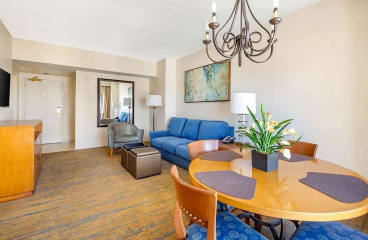 On the Strip, 2brd/2bath FULL Apartment gallery image 4