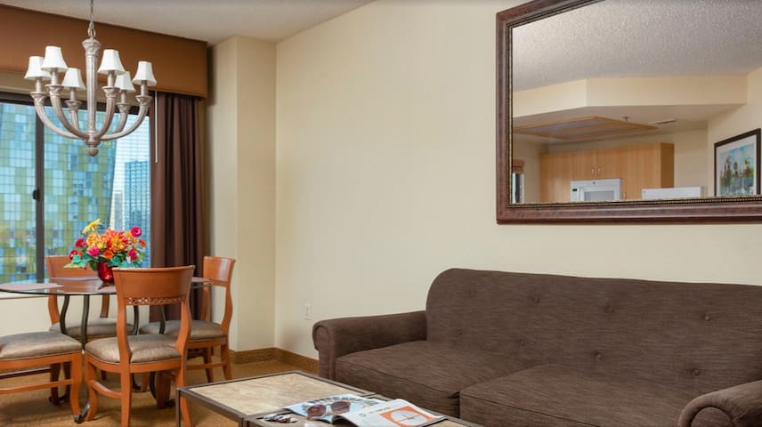 On the Strip, 2brd/2bath FULL Apartment gallery image 2