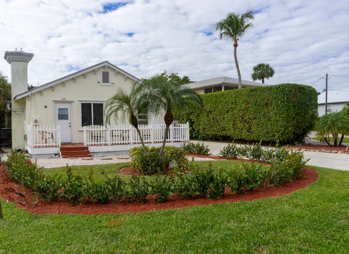 Life's A Beach Cottage - Fort Myers Beach, FL