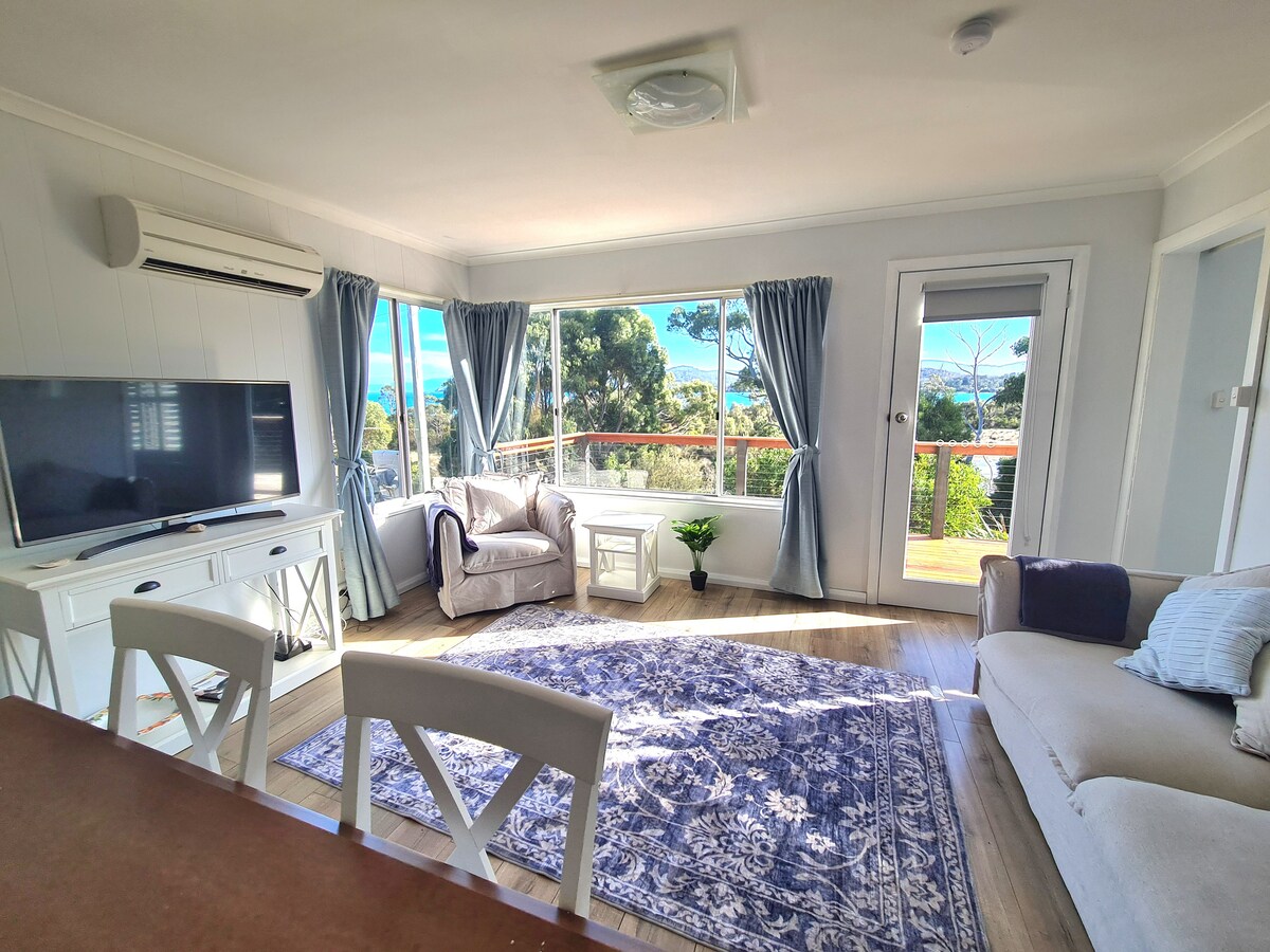 KAR-AMA Beach House - Tasman Island