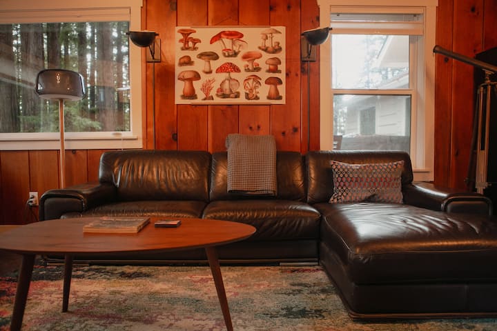 Rustic Mid-century Getaway - Cooks Beach, CA