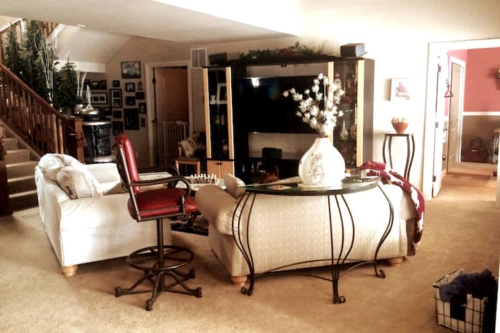 Sleeps 2, Queen And Double Bed In Same Room - Larkspur, CO