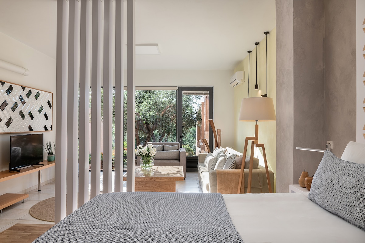 espacioso estudio con baño privado y jardín privado