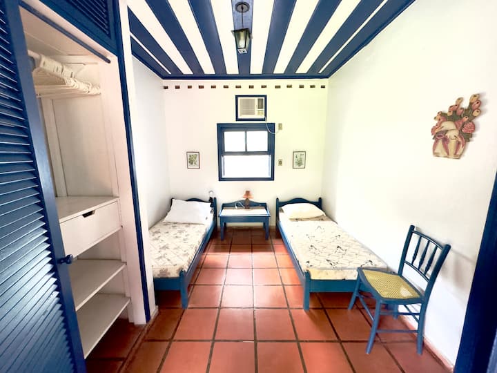 Chambre n ° 2 | Salle de bain partagée n ° 1