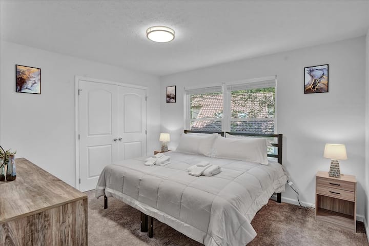 This king bed can be split into two twin beds if desired!