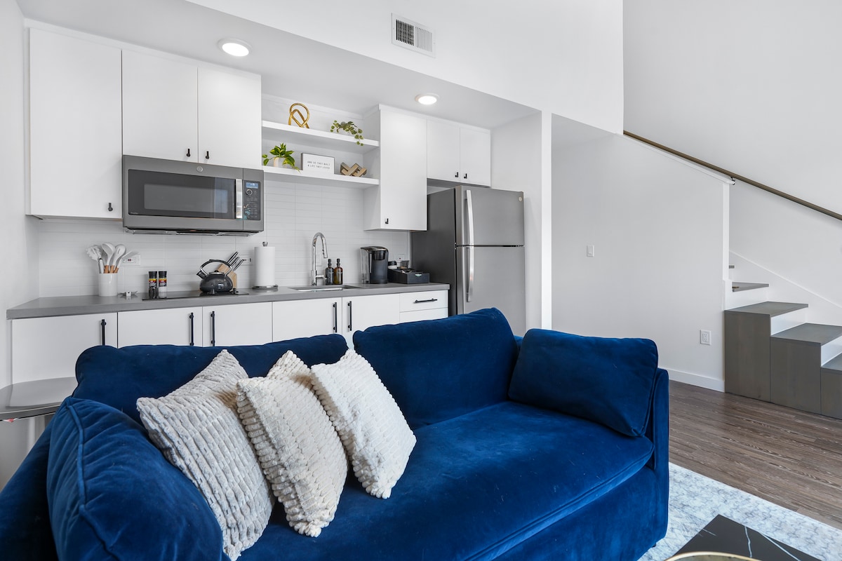 Cozy Loft | Near Rainey & 6th St, Lady Bird Lake