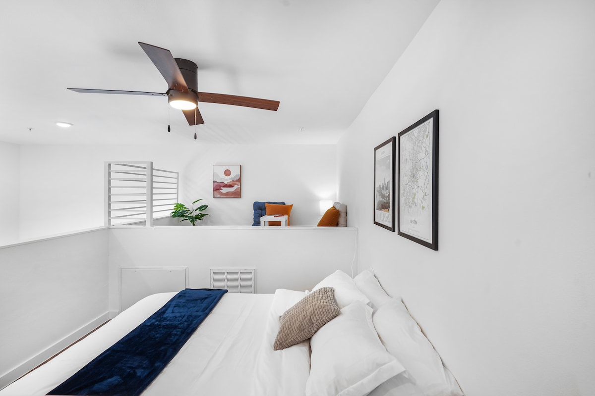 Cozy Loft | Near Rainey & 6th St, Lady Bird Lake