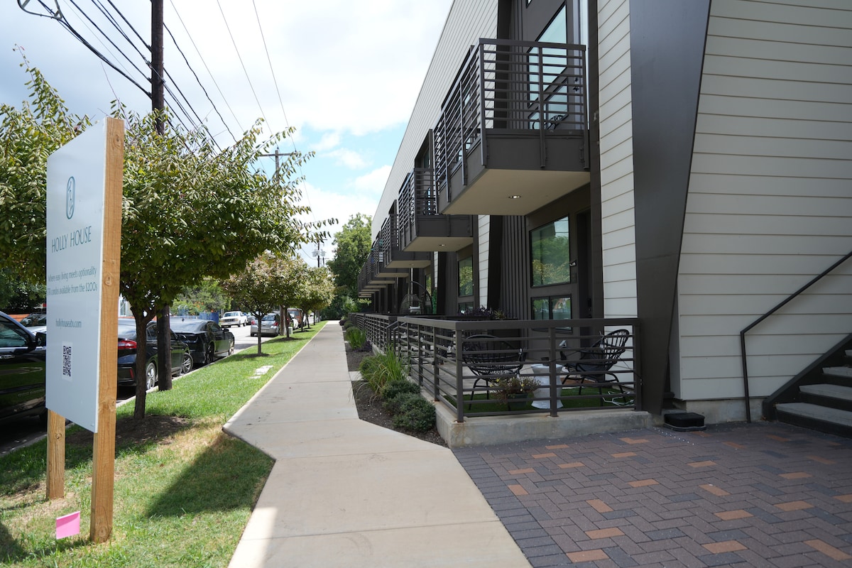 Cozy Loft | Near Rainey & 6th St, Lady Bird Lake