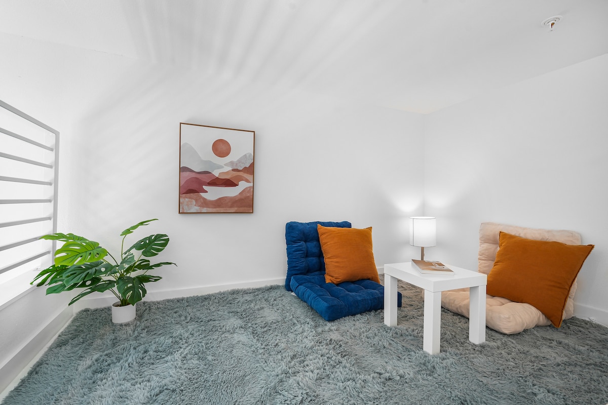 Cozy Loft | Near Rainey & 6th St, Lady Bird Lake