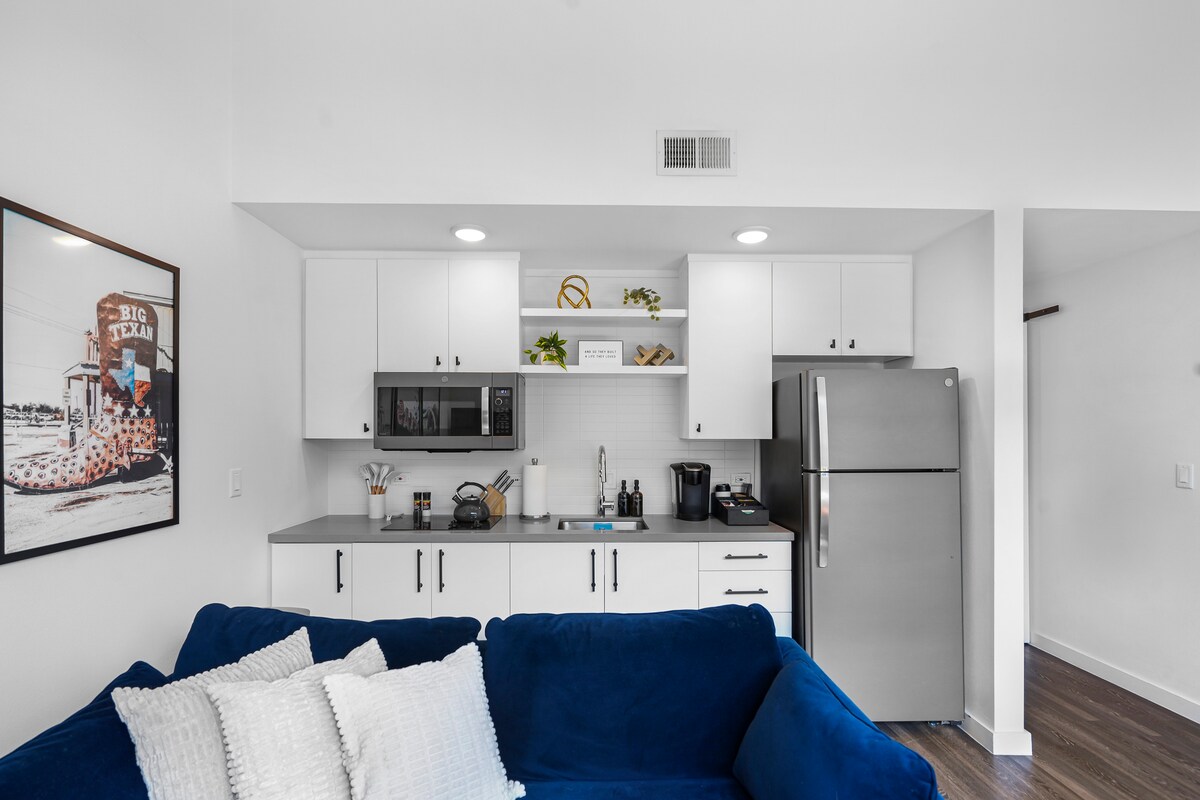 Cozy Loft | Near Rainey & 6th St, Lady Bird Lake